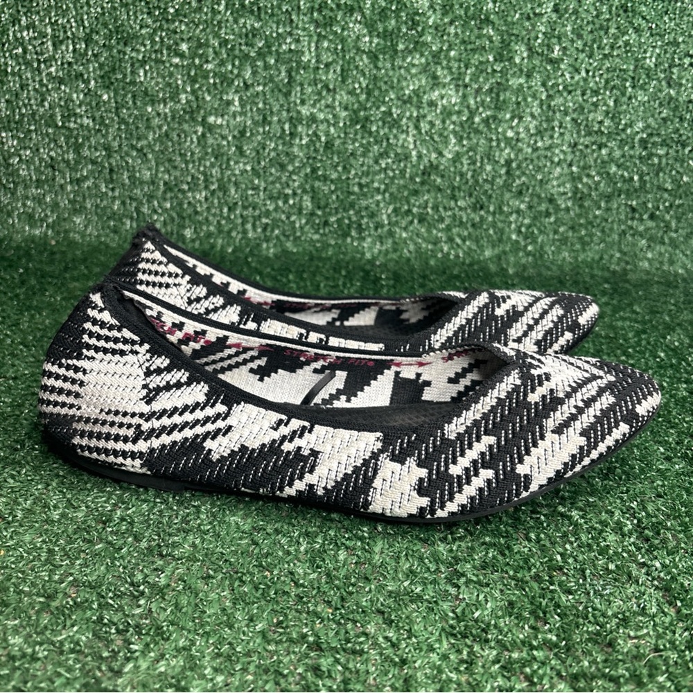 Skechers Cleo Black & White Size 9.5 Slip On Ballet Flats Knit Point Toe 158262